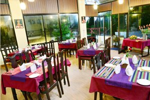 Restaurant-Violet Woods